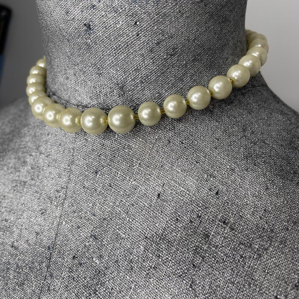pearl necklace Graduated faux white cream with double lobster clasps at end